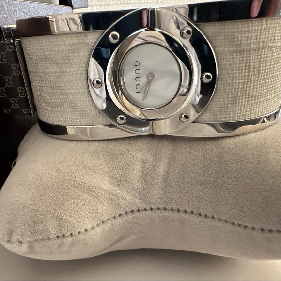 Gucci Women's YA112419 Twirl Two-Tone Stainless steel and Fabric Watch - Picture 6 of 15